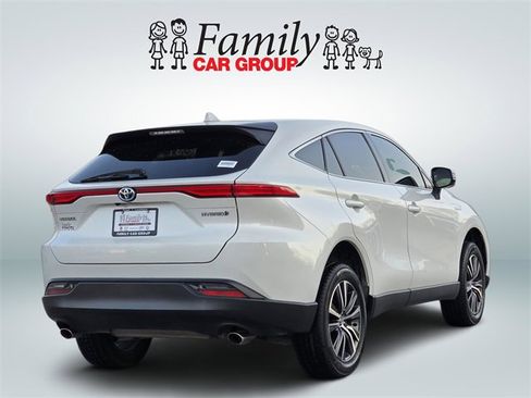 Used 2021 Toyota Venza LE image 4