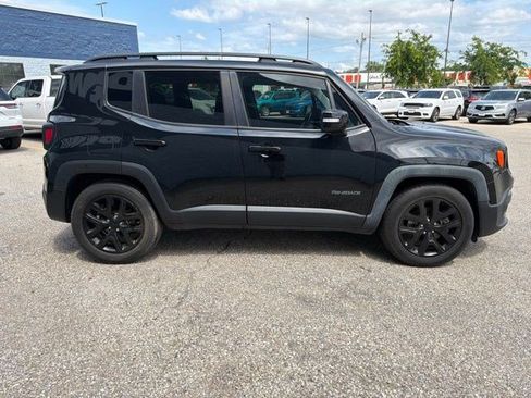 Used 2018 Jeep Renegade Altitude FWD image 6