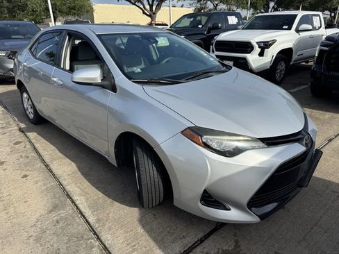 Used 2017 Toyota Corolla L FWD image 3