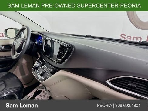 Used 2022 Chrysler Pacifica Touring-L image 29