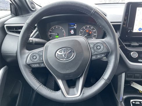 Used 2023 Toyota Corolla Cross SE w/ Moonroof Package image 16
