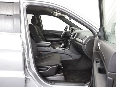 Used 2018 Jeep Grand Cherokee Laredo AWD/4WD image 18