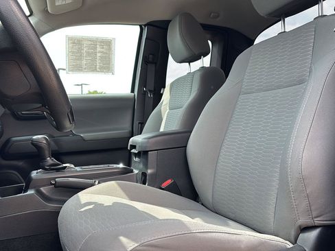 Used 2019 Toyota Tacoma SR AWD/4WD image 12