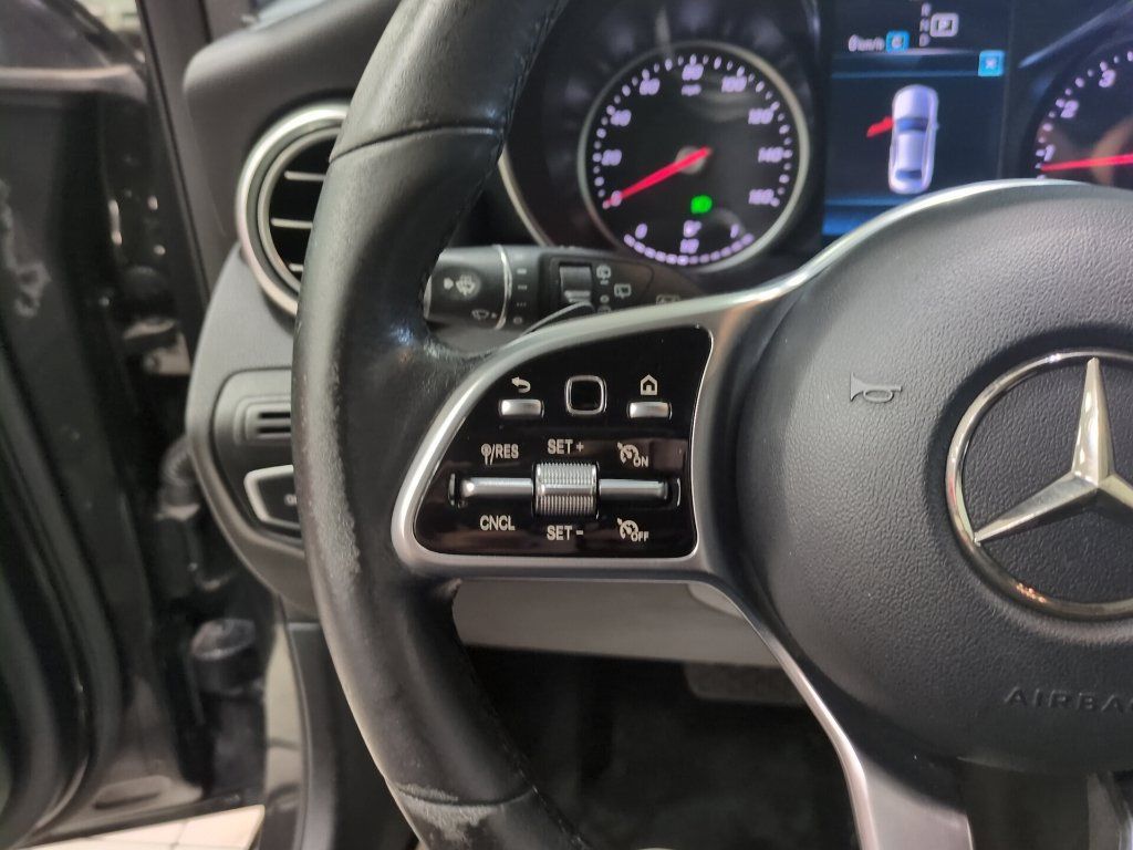 Used 2020 Mercedes-Benz GLC 300 4MATIC image 30