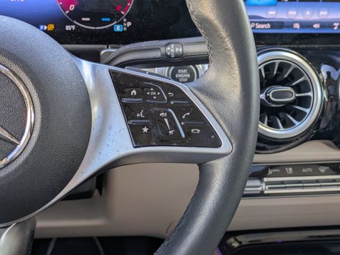 Used 2025 Mercedes-Benz GLB 250 image 16