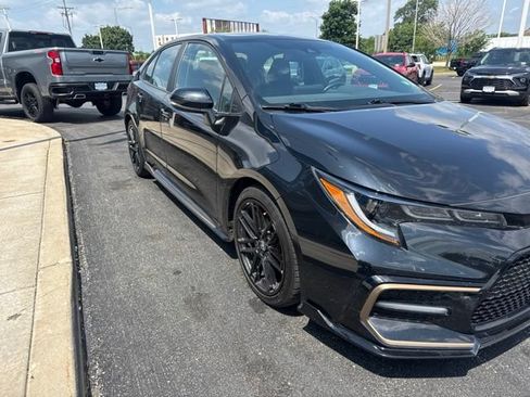Used 2022 Toyota Corolla SE FWD image 2