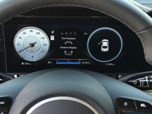 Certified 2025 Hyundai Elantra Limited image 9