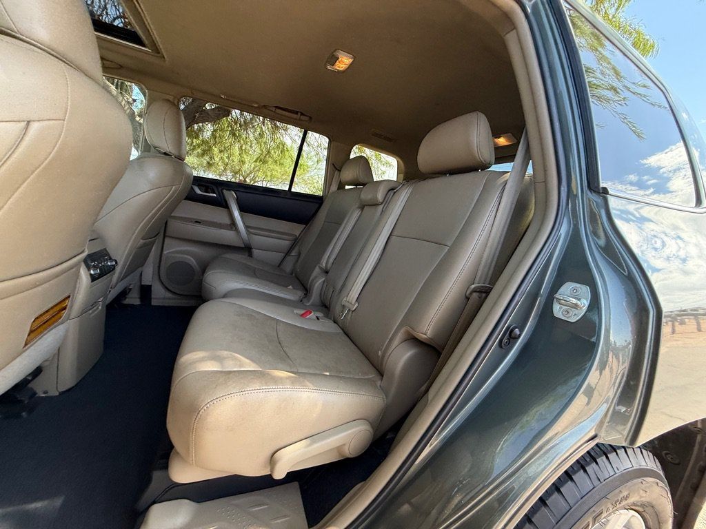 Used 2013 Toyota Highlander SE AWD/4WD image 14