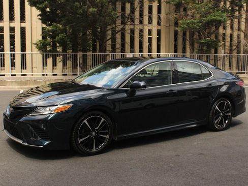 Used 2018 Toyota Camry XSE w/ Driver Assist Package image 12