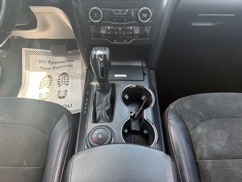 Used 2018 Ford Explorer XLT w/ Equipment Group 202A AWD/4WD image 16
