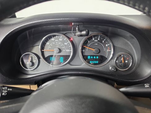 Used 2014 Jeep Wrangler Unlimited Sahara w/ Connectivity Group AWD/4WD image 17