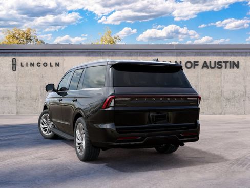 New 2027 Lincoln Navigator Premiere RWD image 8