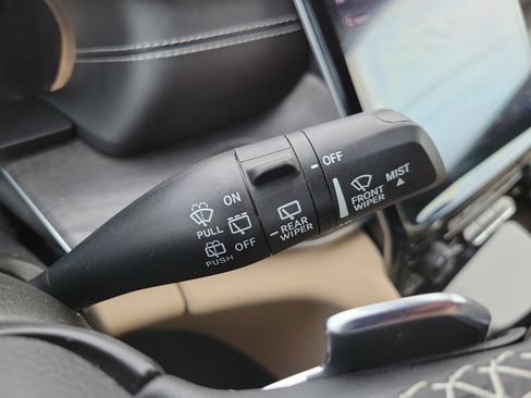 Used 2024 Jeep Grand Cherokee Limited image 16