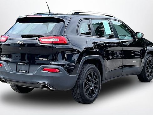 Used 2018 Jeep Cherokee Sport w/ Cold Weather Group AWD/4WD image 5