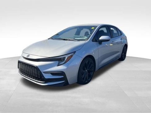 Used 2024 Toyota Corolla SE image 3