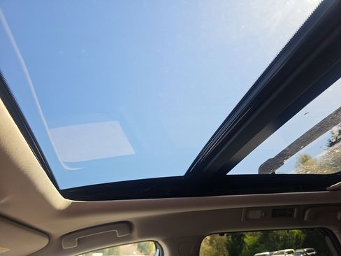 Used 2026 Nissan Pathfinder Platinum image 17