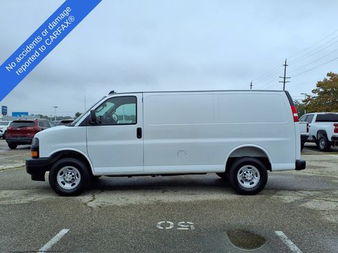 Used 2025 Chevrolet Express 2500 RWD image 9