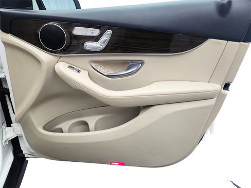 Used 2019 Mercedes-Benz GLC 300 4MATIC w/ Premium Package image 26