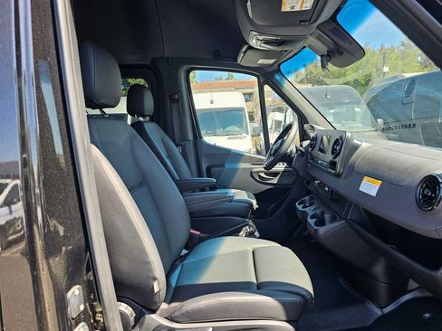 Used 2024 Mercedes-Benz Sprinter 3500 image 10