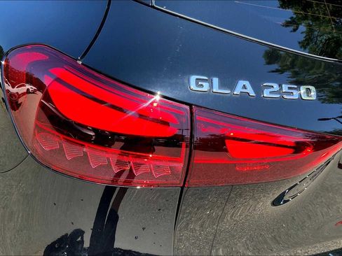 Certified 2026 Mercedes-Benz GLA 250 4MATIC image 18