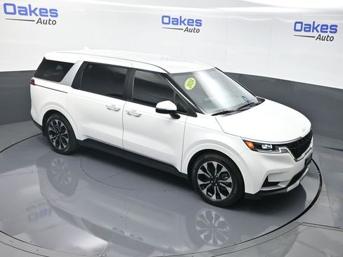 Used 2024 Kia Carnival EX image 48