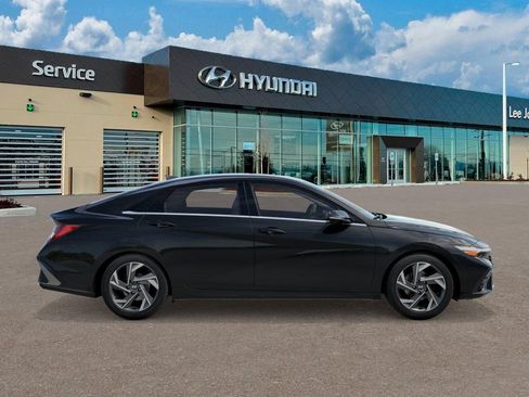 New 2026 Hyundai Elantra Limited FWD image 7