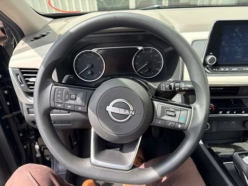 Used 2023 Nissan Rogue SV AWD/4WD image 17