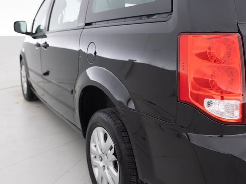 Used 2016 Dodge Grand Caravan American Value Package FWD image 13
