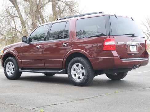 Used 2010 Ford Expedition XLT image 7