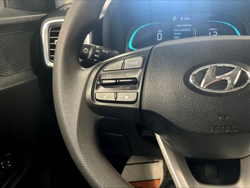 Used 2025 Hyundai Venue SE image 22