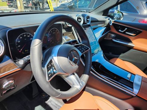 Used 2023 Mercedes-Benz GLC 300 4MATIC image 13