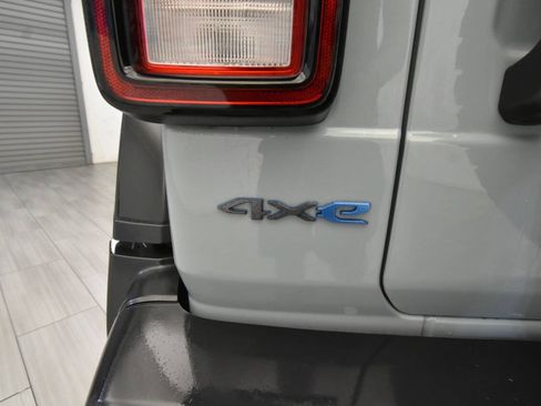 Used 2024 Jeep Wrangler Unlimited AWD/4WD image 44