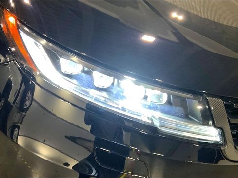 Used 2025 Land Rover Range Rover Sport SV Edition Two image 27