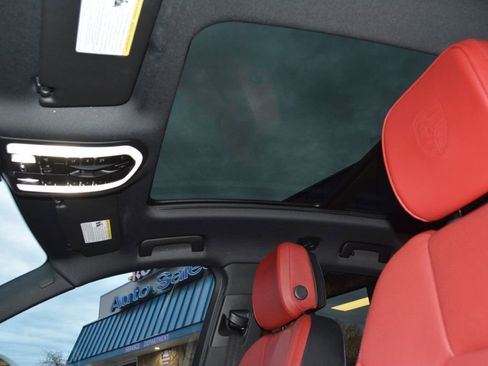 Used 2025 Porsche Macan Turbo image 25