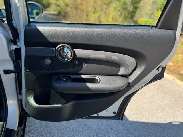 Used 2019 MINI Cooper Clubman S w/ Premium Package AWD/4WD image 15