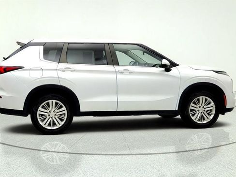 Used 2022 Mitsubishi Outlander ES FWD image 4