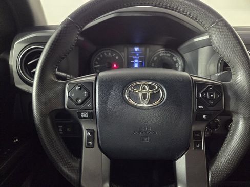 Used 2018 Toyota Tacoma TRD Off-Road AWD/4WD image 15