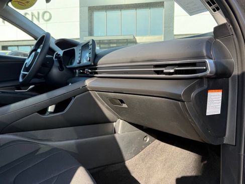Used 2026 Hyundai Elantra Hybrid FWD image 17