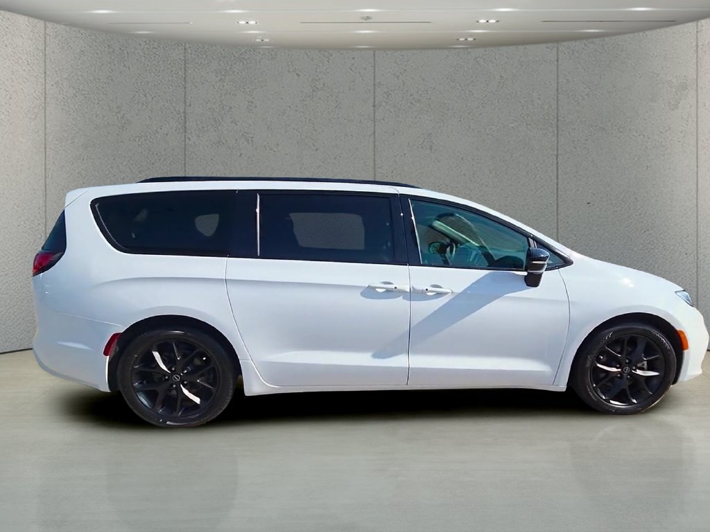 Used 2025 Chrysler Pacifica Limited FWD image 54