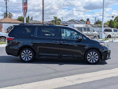Used 2020 Toyota Sienna Limited w/ Carpet Mat Package FWD image 4