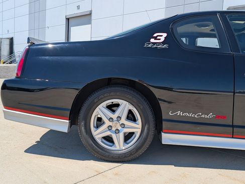 Used 2002 Chevrolet Monte Carlo SS w/ Pace Car Replica Pkg FWD image 34