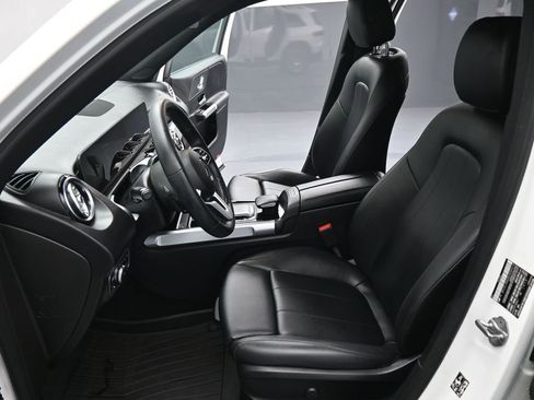 Used 2021 Mercedes-Benz GLB 250 image 9