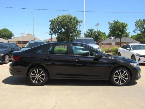 Used 2023 Volkswagen Jetta Sport image 5