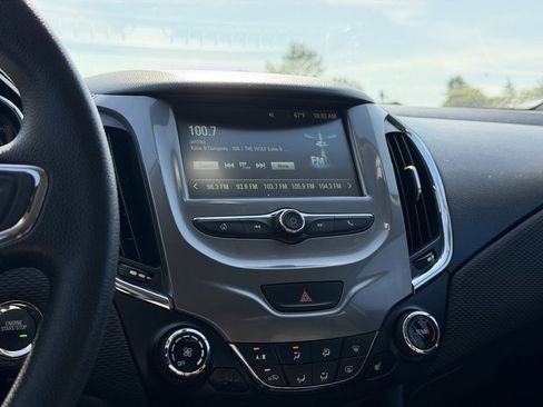 Used 2017 Chevrolet Cruze LT FWD image 23