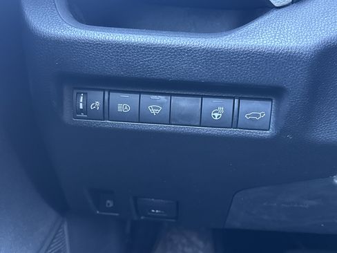 Used 2021 Toyota RAV4 XLE Premium image 29