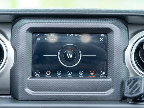 Used 2020 Jeep Wrangler Unlimited Sahara AWD/4WD image 26