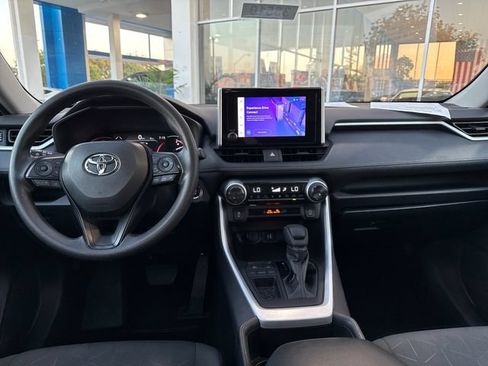 Used 2025 Toyota RAV4 XLE FWD image 12