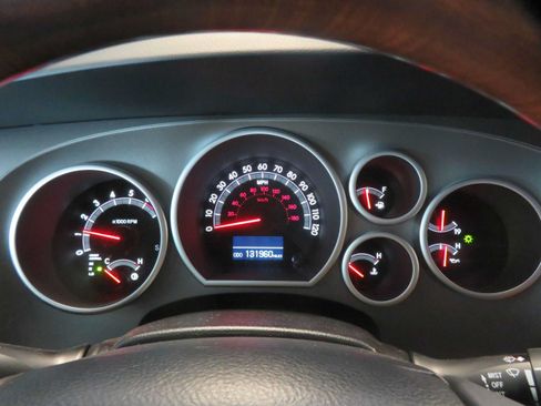 Used 2017 Toyota Sequoia Platinum RWD image 33