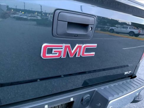 Used 2018 GMC Sierra 1500 SLT AWD/4WD image 30