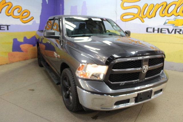 Used 2019 RAM 1500 Classic SLT AWD/4WD image 2